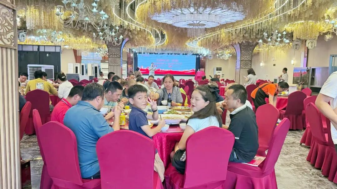 8.22万喜电器招商会宜宾第二场燃爆全场,签约不断!(图2) 8.22万喜电器招商会宜宾第二场燃爆全场,签约不断!(图2)