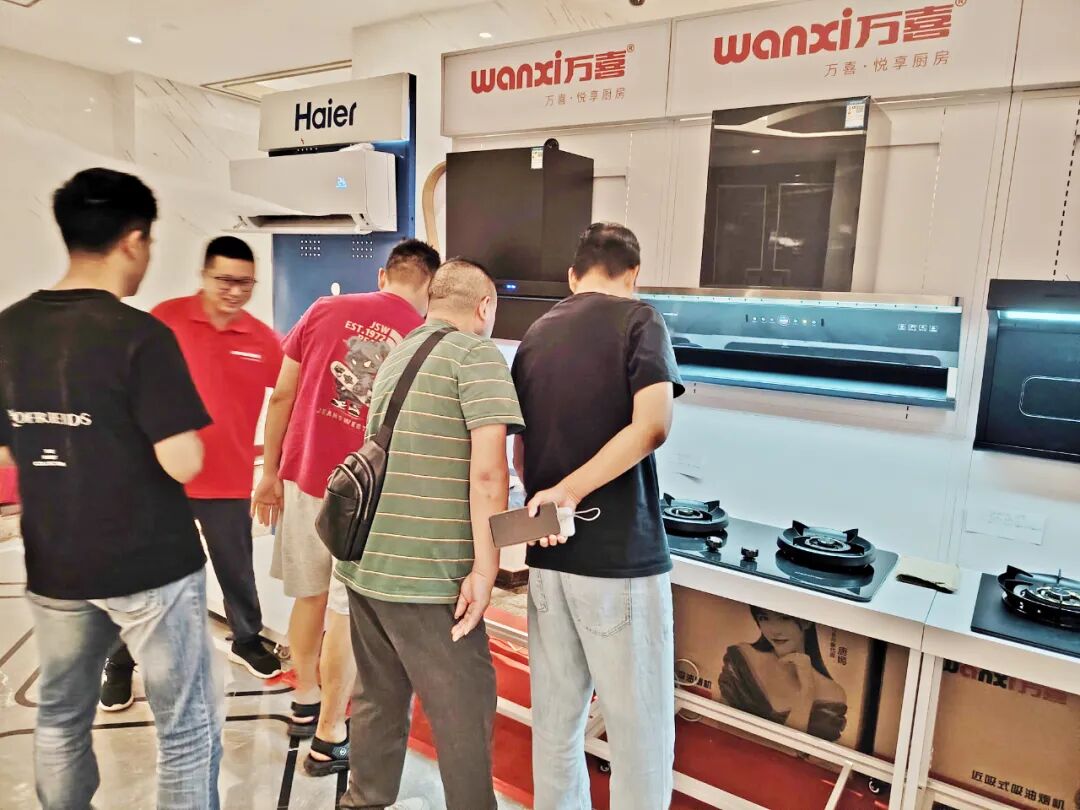 引爆关注!821京东川南大会暨万喜电器四川泸州招商大会火热召开(图6) 引爆关注!821京东川南大会暨万喜电器四川泸州招商大会火热召开(图6)