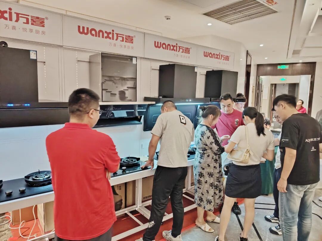 引爆关注!821京东川南大会暨万喜电器四川泸州招商大会火热召开(图7) 引爆关注!821京东川南大会暨万喜电器四川泸州招商大会火热召开(图7)