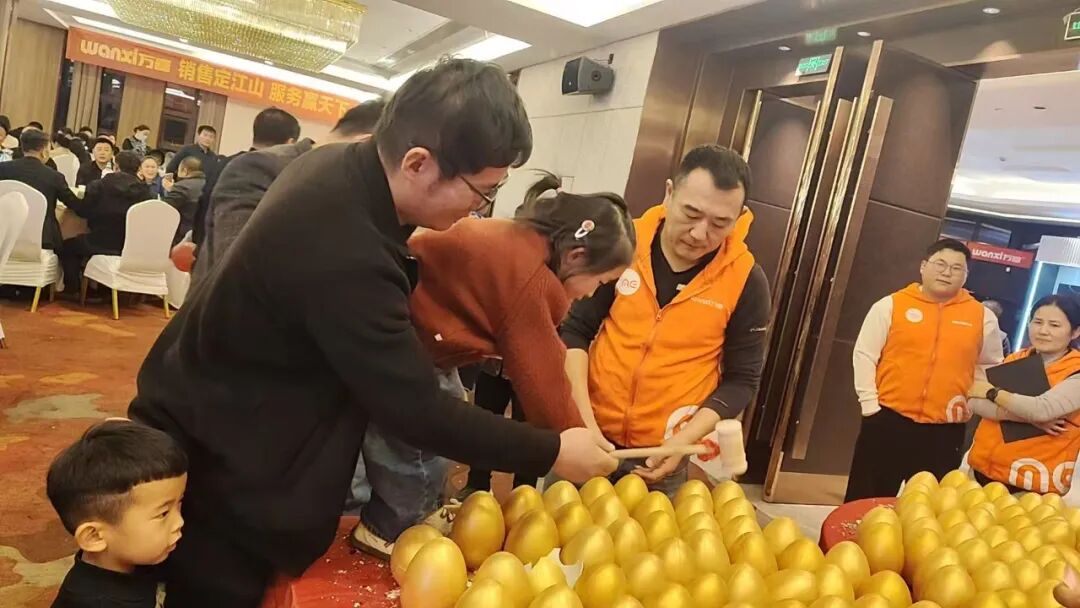 聚势增长 共生致远 | 2025徐州万喜电器营销峰会圆满落幕!(图30) 聚势增长 共生致远 | 2025徐州万喜电器营销峰会圆满落幕!(图30)