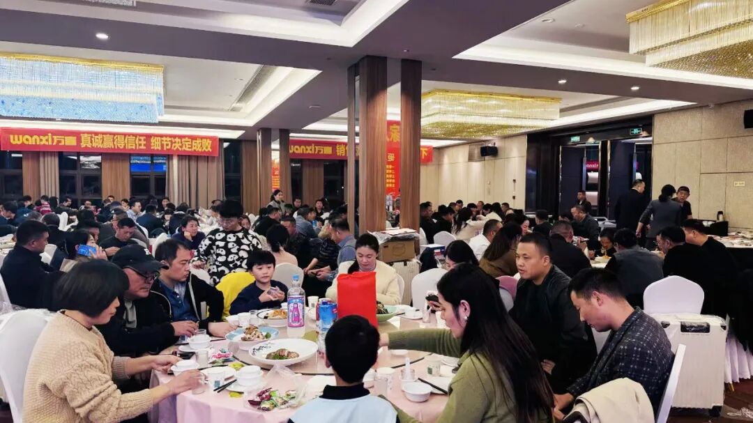 聚势增长 共生致远 | 2025徐州万喜电器营销峰会圆满落幕!(图45) 聚势增长 共生致远 | 2025徐州万喜电器营销峰会圆满落幕!(图45)